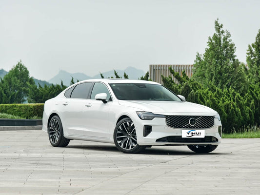 Volvo S90: Riding the Path of Safety with Elegant Demeanor