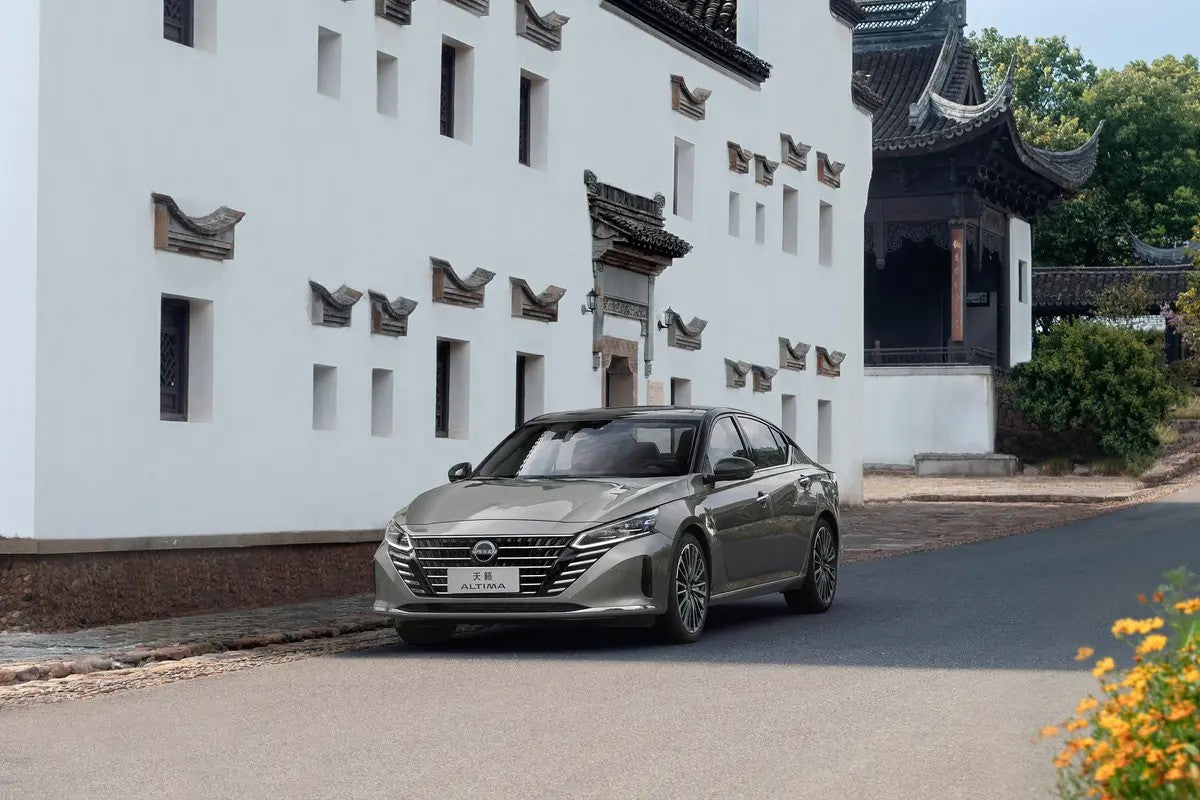 Dongfeng Nissan Teana 2025 2.0L SV Black Gold Edition