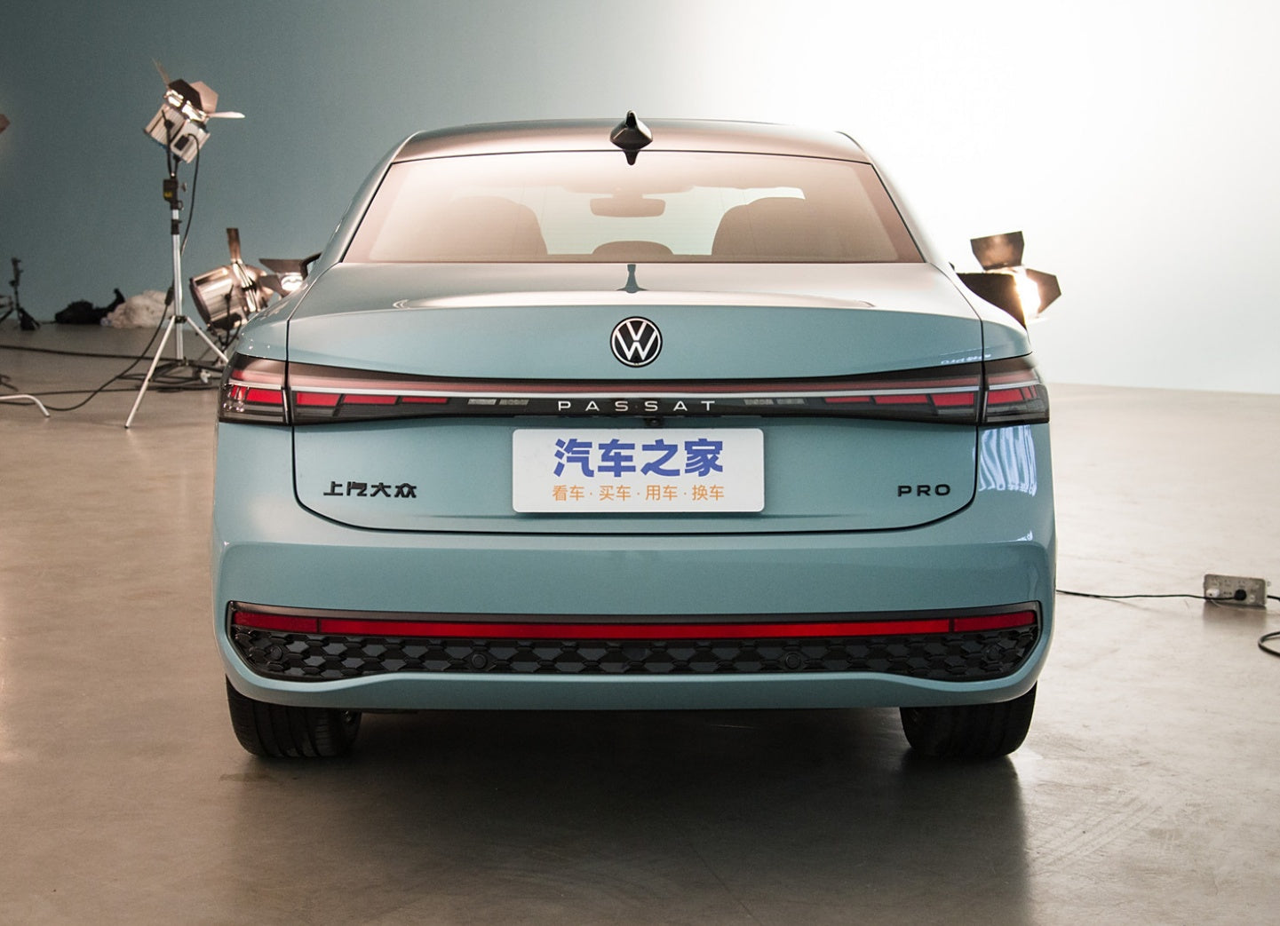 Volkswagen Passat 2025 Модель Pro 380TSI Dragon Glow Edition