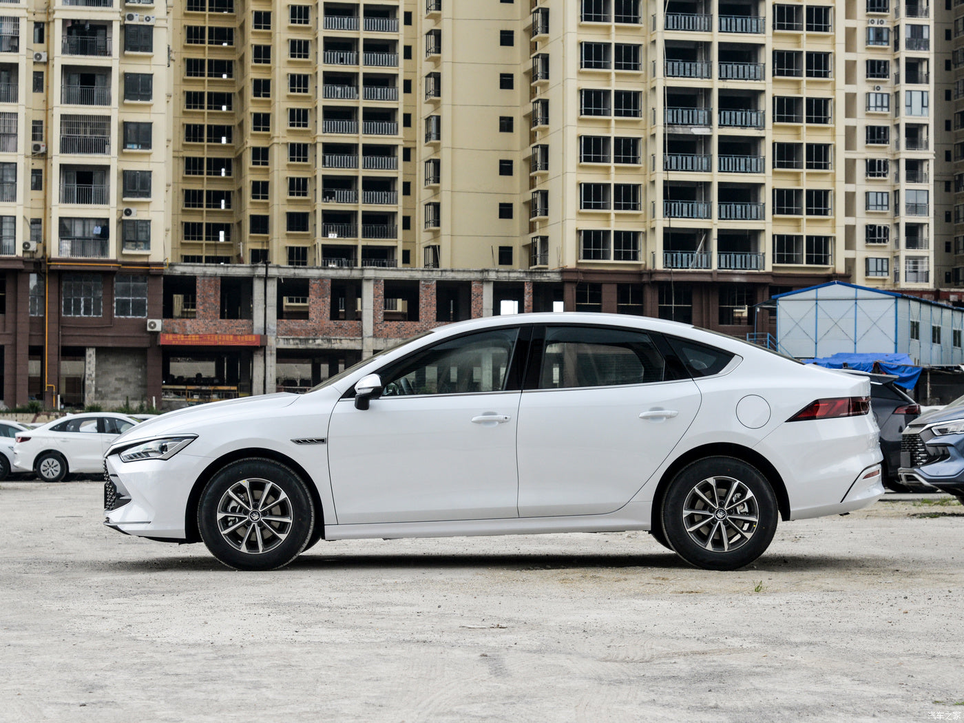 BYD Qin PLUS 2024 DM-i 55 км, ведущая версия