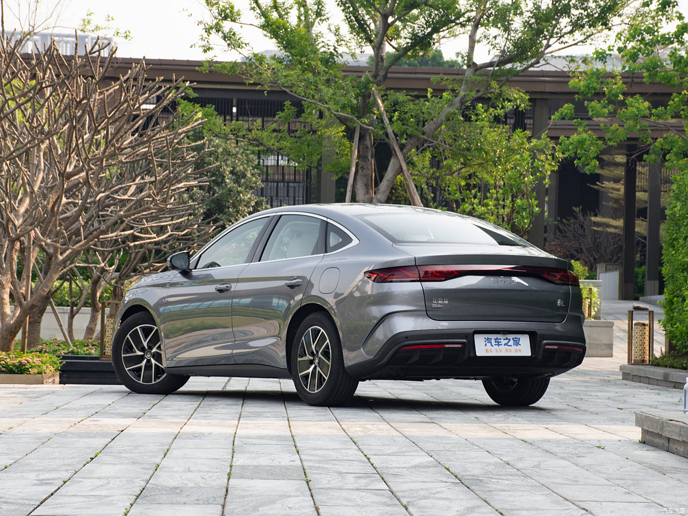 BYD Qin L 2024 DMi 120KM Престижная версия