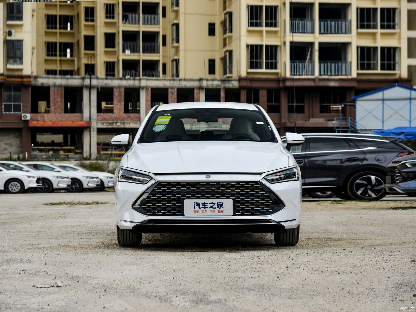 BYD Qin PLUS 2024 DM-i 55 км, ведущая версия