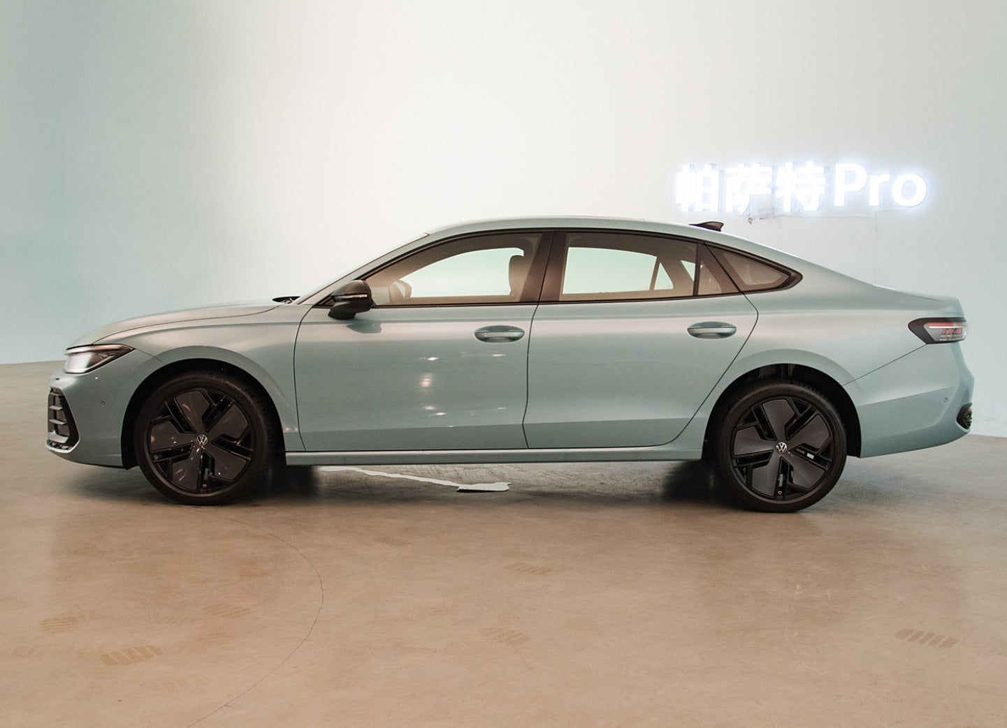 Volkswagen Passat 2025 Модель Pro 380TSI Dragon Glow Edition