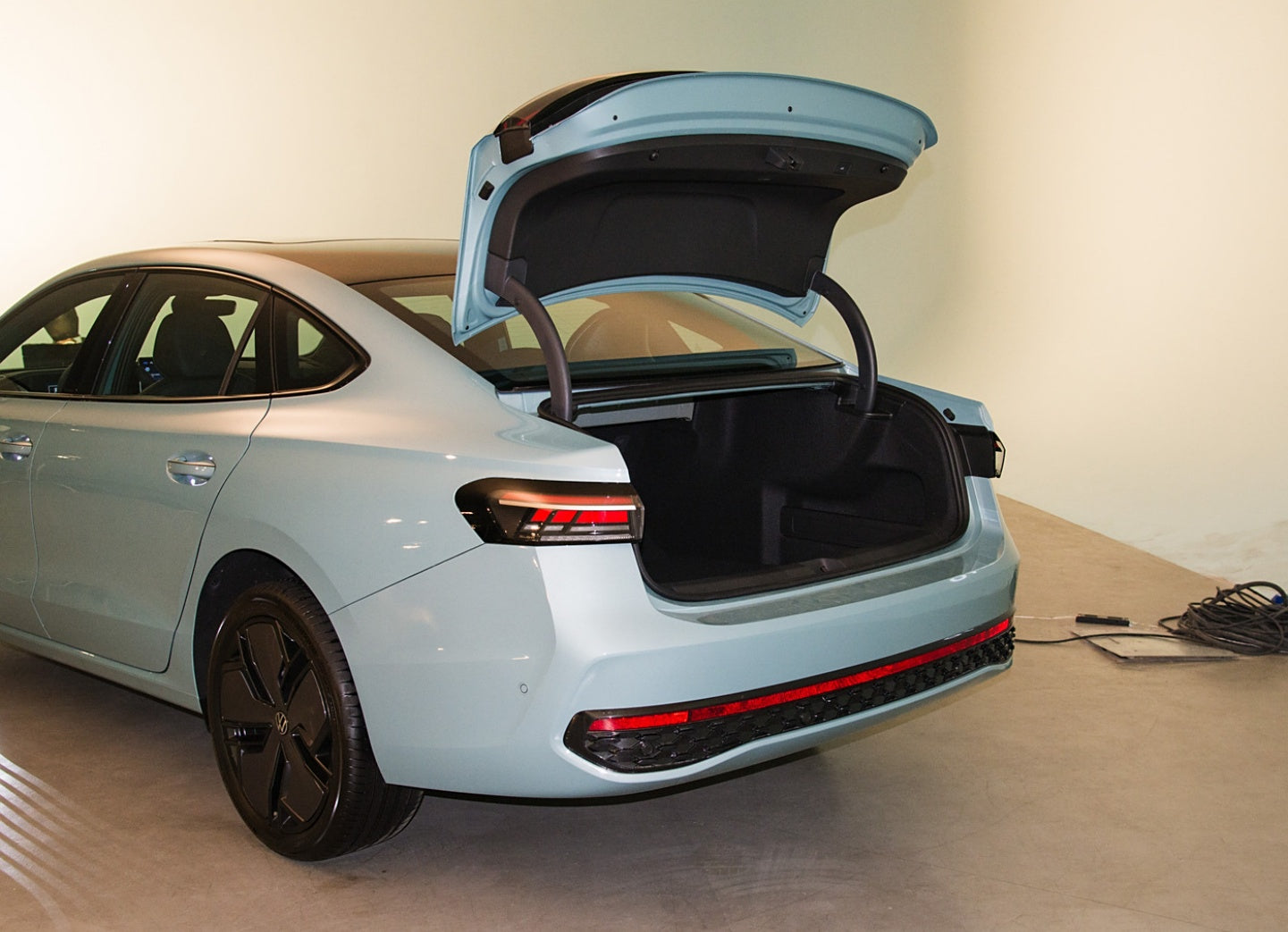 Volkswagen Passat 2025 Модель Pro 380TSI Dragon Glow Edition