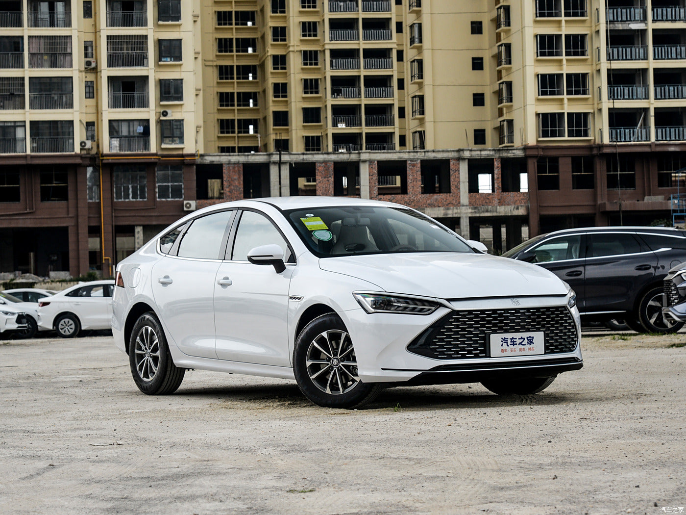BYD Qin PLUS 2024 DM-i 55 км, ведущая версия