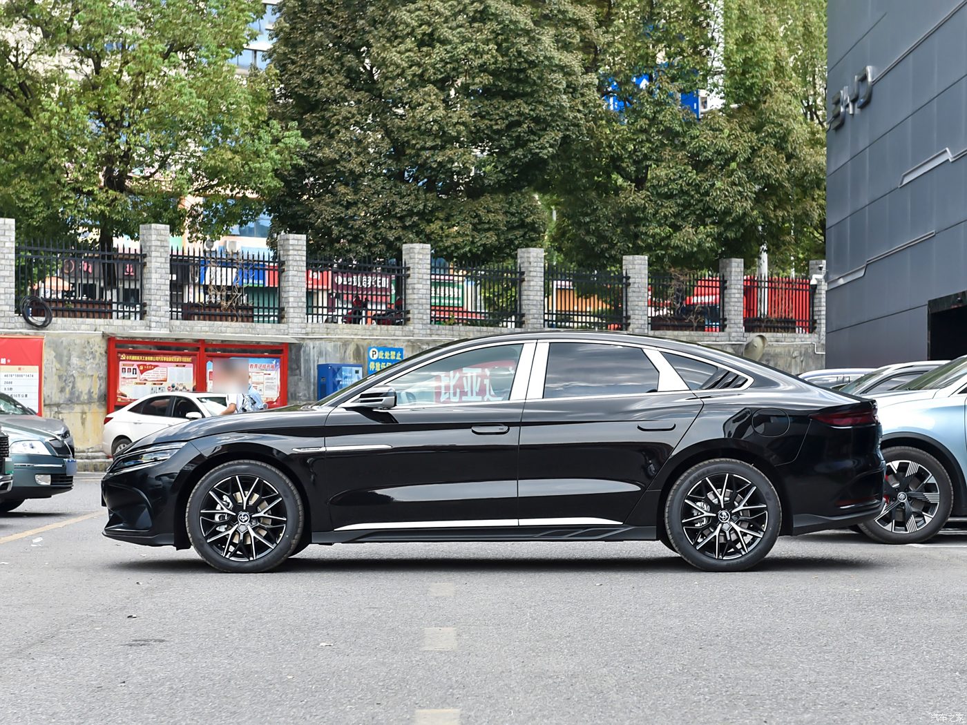 BYD Han 2025 DM-i 125 км Престижная версия