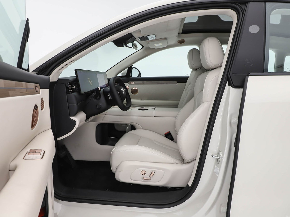 IM Motors LS6 2027 - seating reference image 5