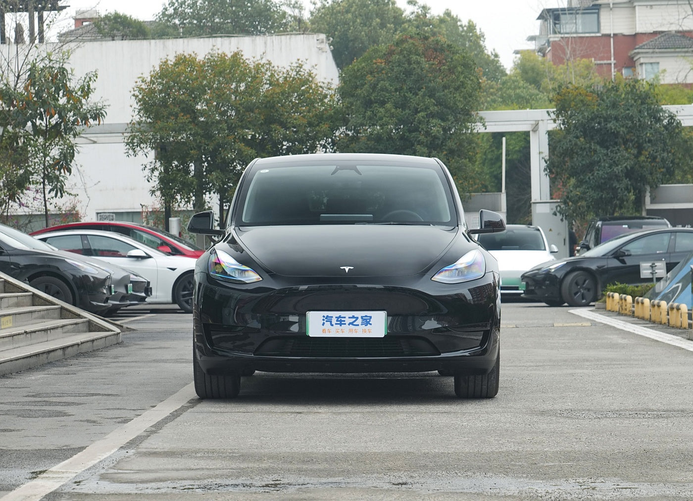 TESLA Model Y заднеприводная версия 2024 года