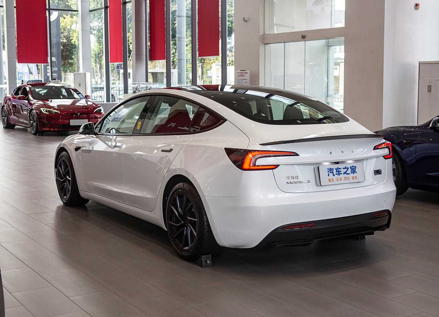 Высокопроизводительный полноприводный TESLA Model 3 2024 EV