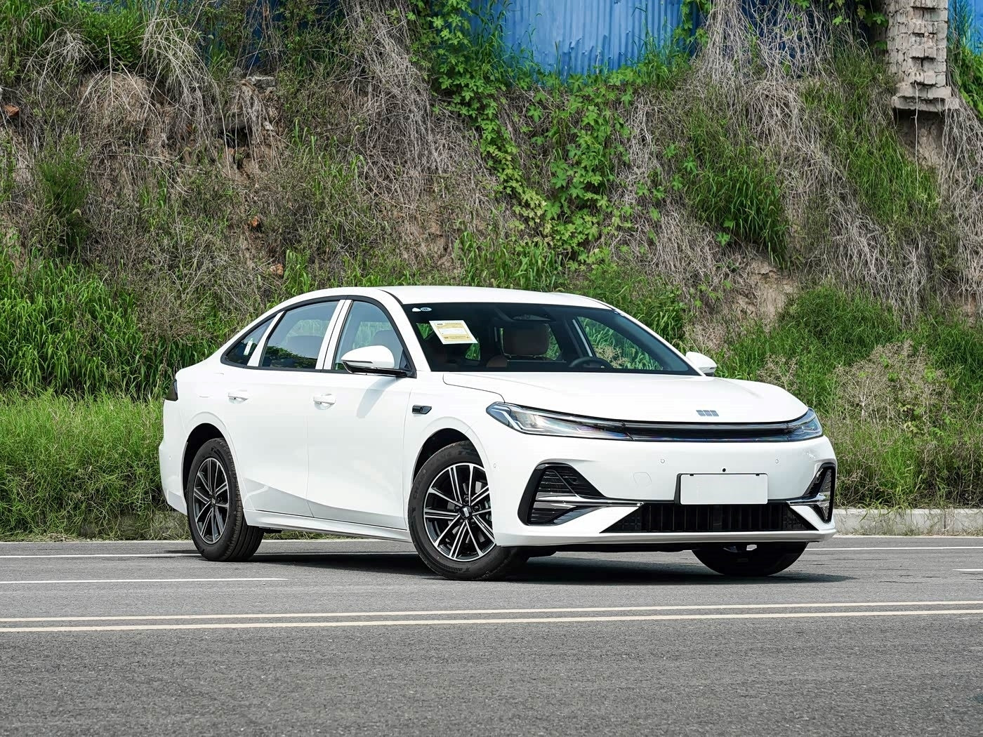 Geely Galaxy A7 2025 EM-i 70km Luxury Enjoyment Edition