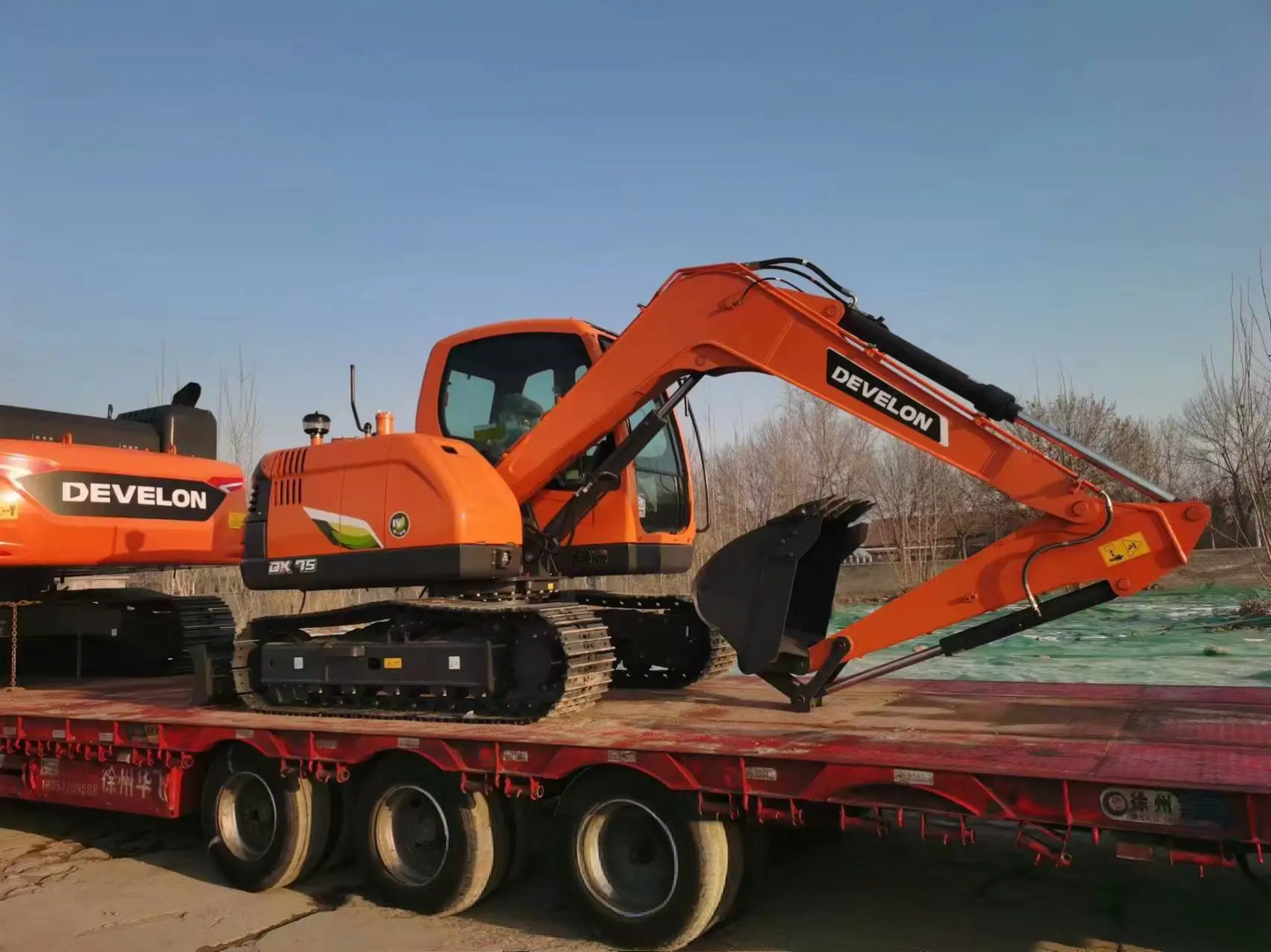 ЭКСКАВАТОР ДЕВЕЛОН DX75