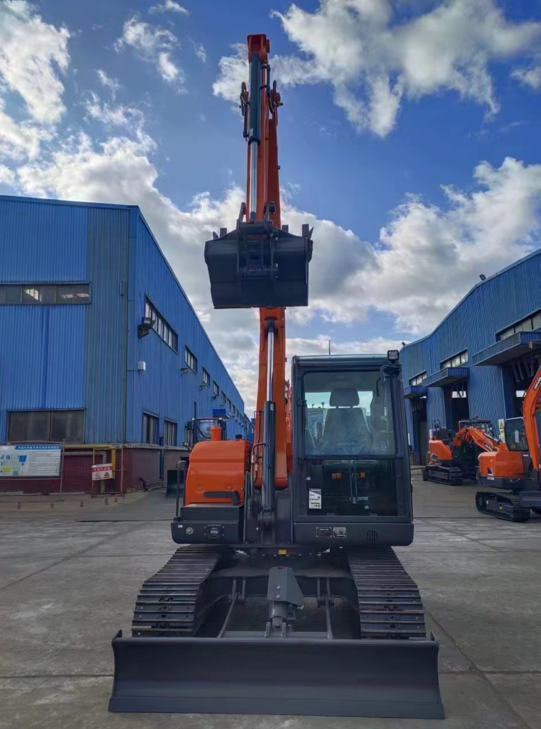 ЭКСКАВАТОР ДЕВЕЛОН DX75