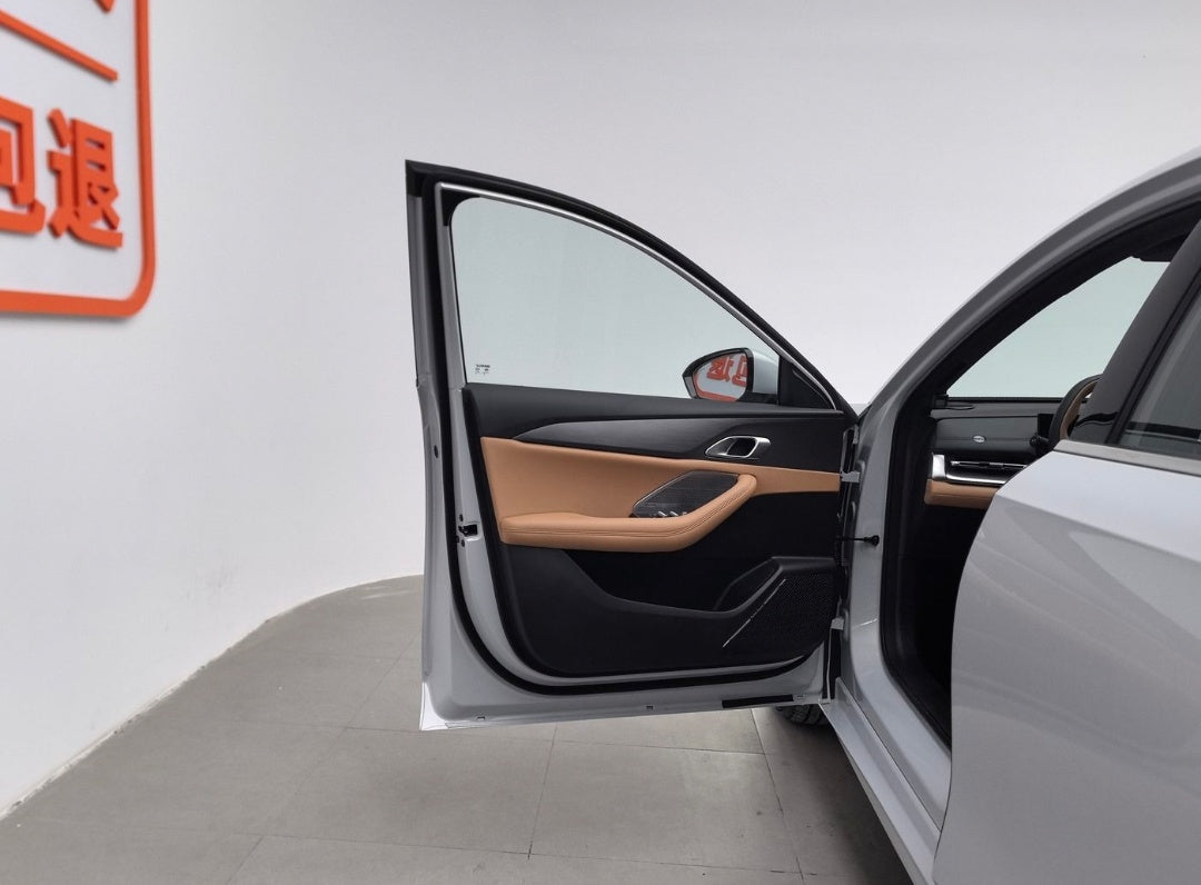 Used Geely Galaxy A7 2025 Model Year 1.5L EM-i 150km Long-Range Edition cargo space for China car export