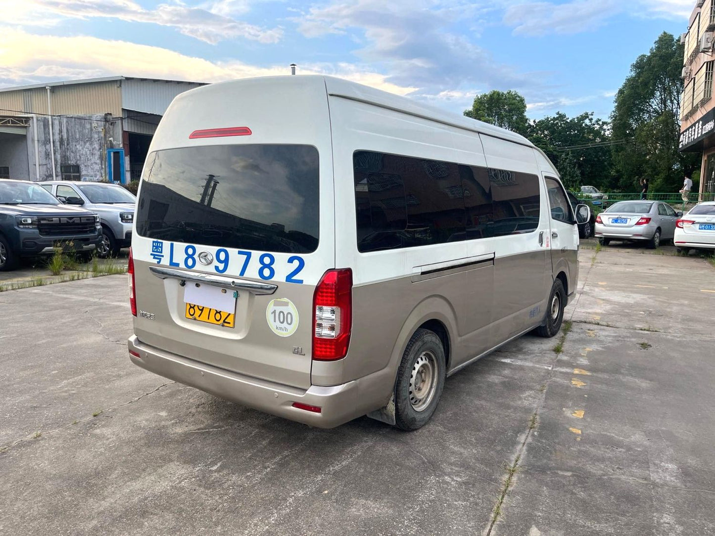 Kinglong Kaige 2015 Model|2.4L 4RB2 Engine Luxury Trim Manual Transmission Passenger Bus