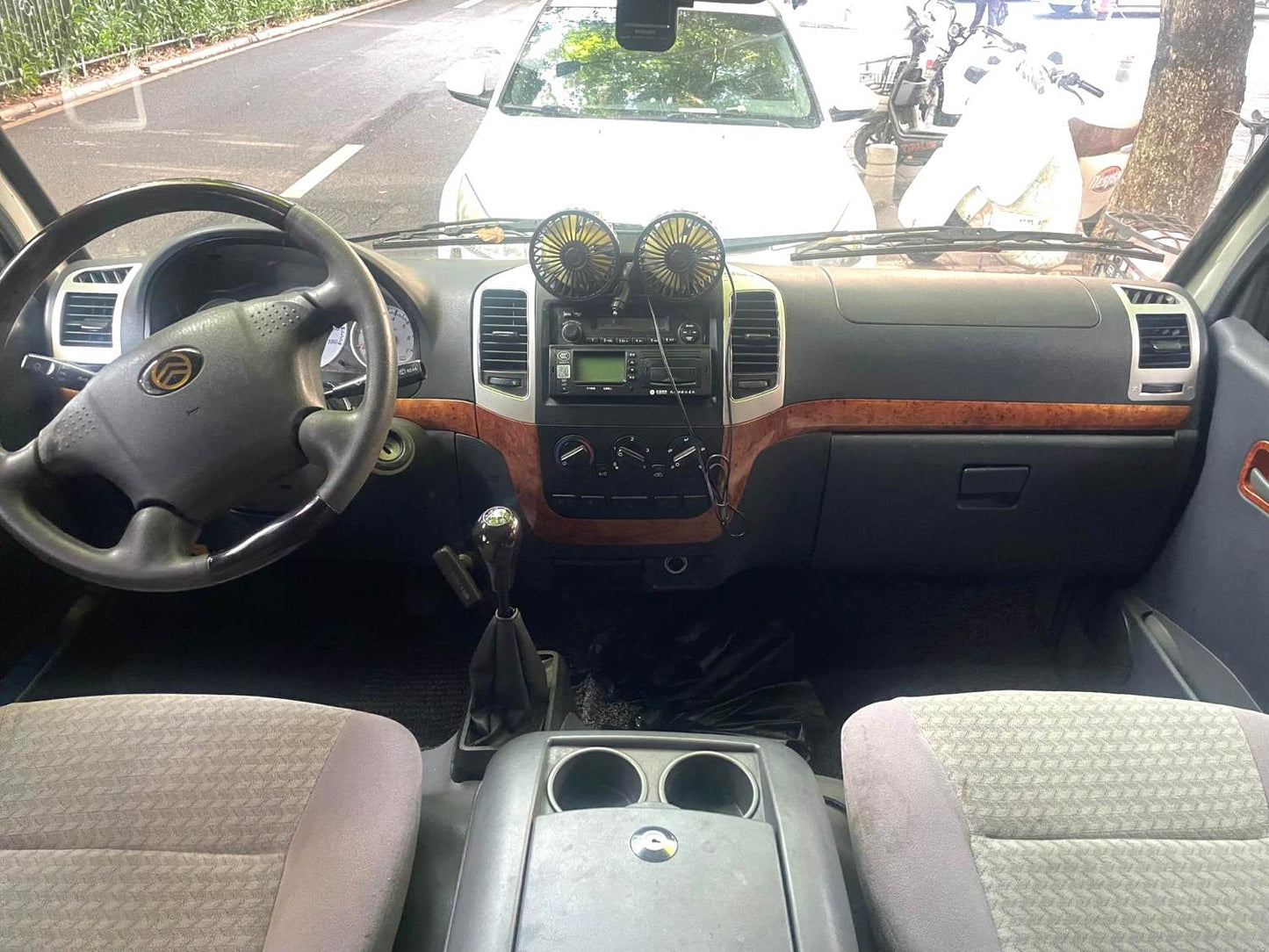Golden Dragon Hiace 2016 Model|2.2L Manual Transmission 11+2 Seats Passenger Bus