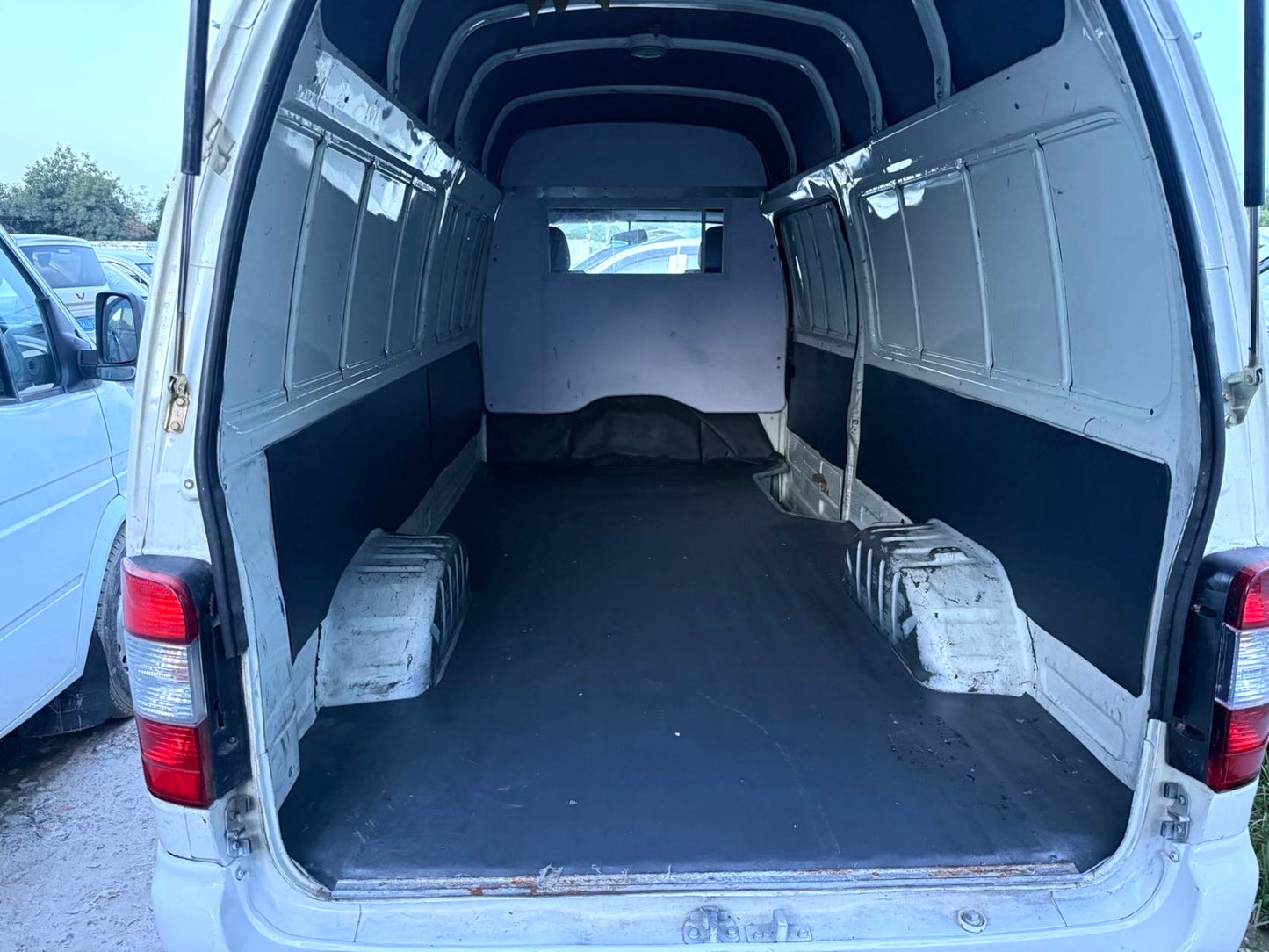 Golden Dragon Hiace 2019 Model|1.8L 133 HP Manual Transmission Closed Cargo Van