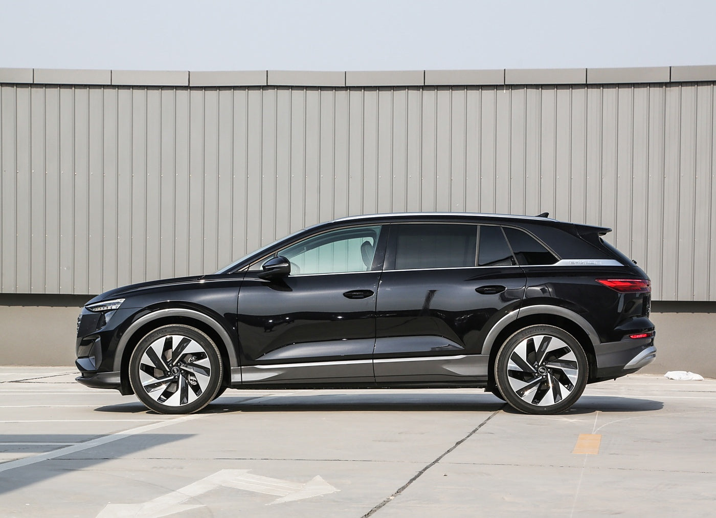 Комплект AUDI Q5 e-tron Brilliant Edition Brocade 2024 EV