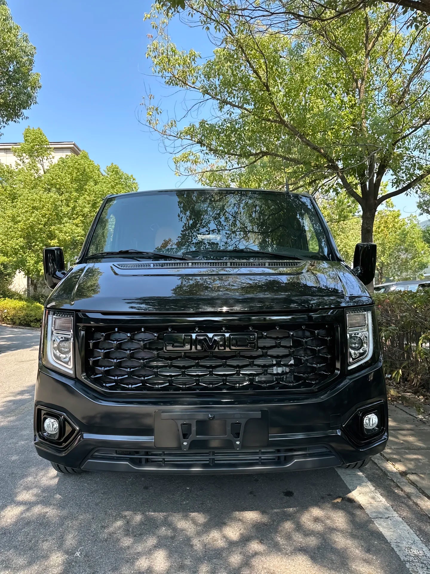 JMC Forthing 2025 2.0T 8AT diesel mid-axle mid-top commercial van