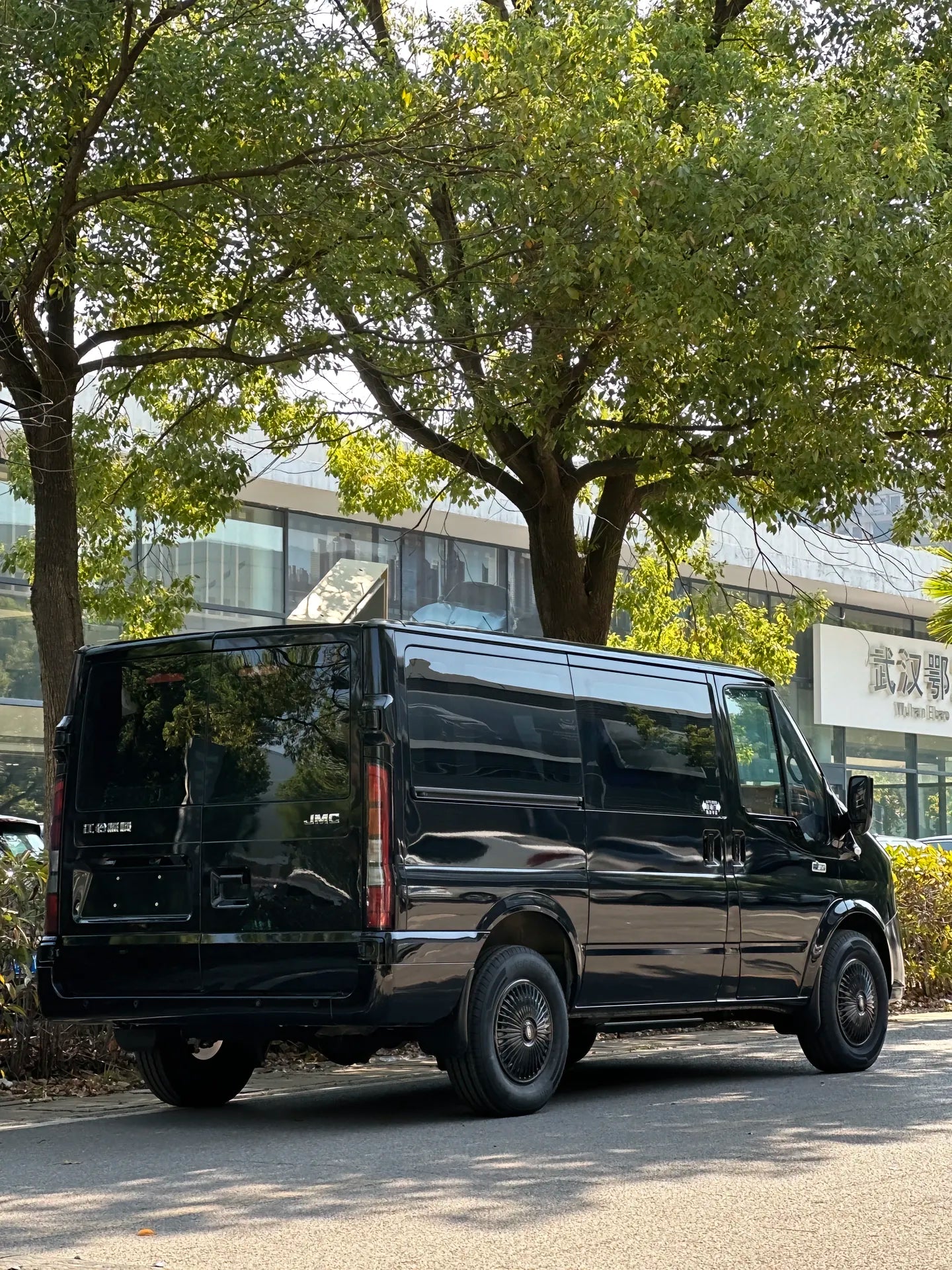 JMC Forthing 2025 2.0T 8AT diesel mid-axle mid-top commercial van