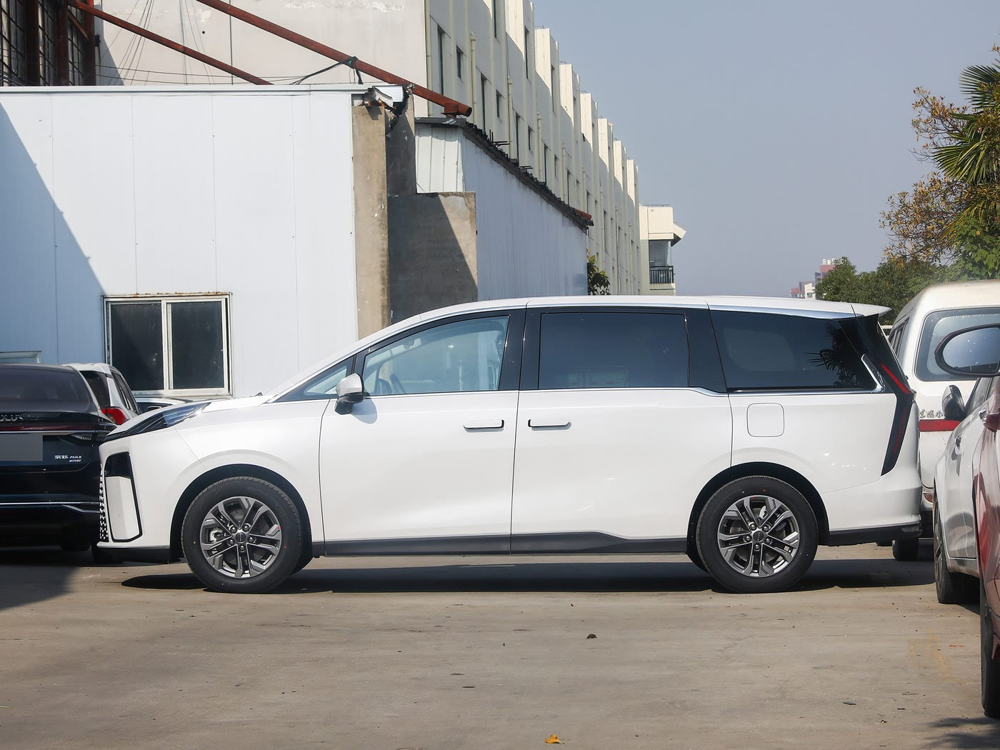 Saic Maxus G70 2025 Model 2.0T Automatic Flagship Version 6-seat