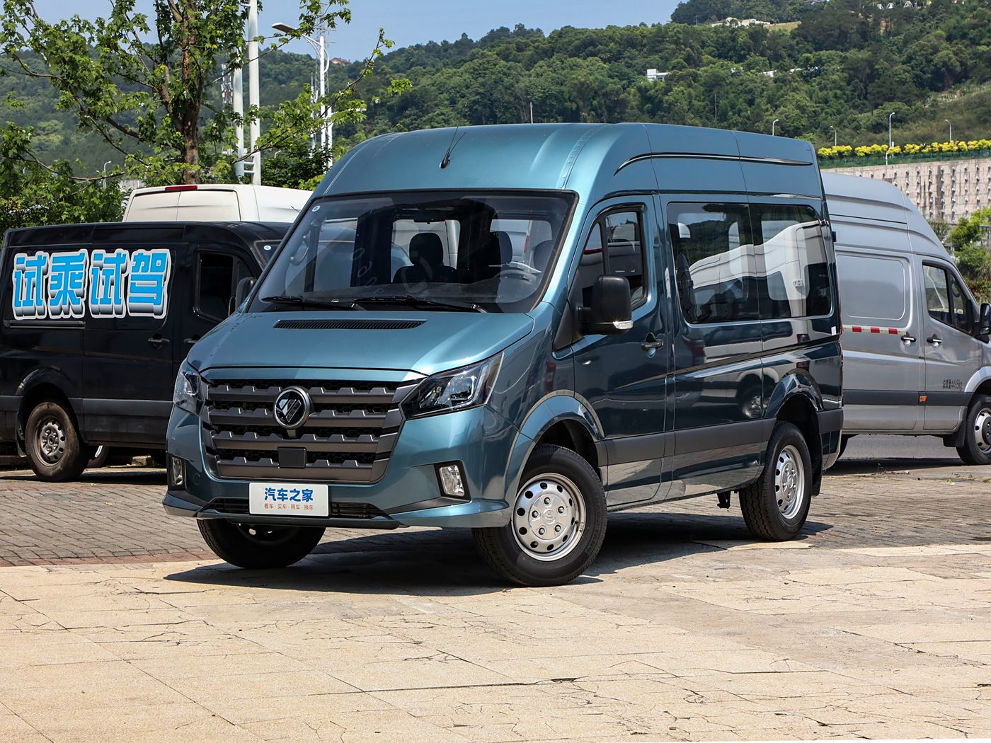 Foton TOANO 2024 Pro Multi-function Cummins 2.8T Manual Rear-wheel Drive Short Axle Medium Top Single Rear Tire 5/6/9 Seats