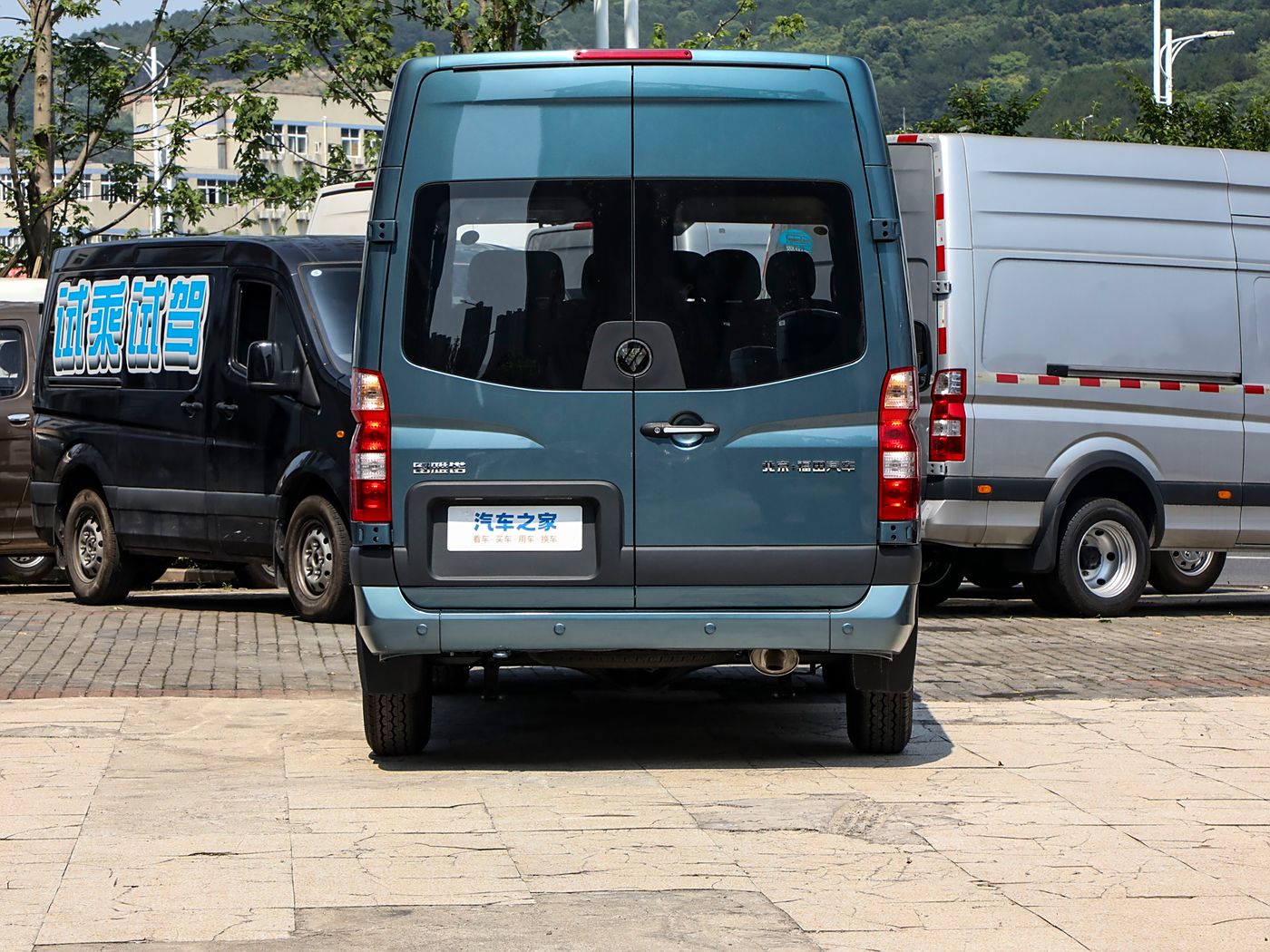 Foton TOANO 2024 Pro Multi-function Cummins 2.8T Manual Rear-wheel Drive Short Axle Medium Top Single Rear Tire 5/6/9 Seats