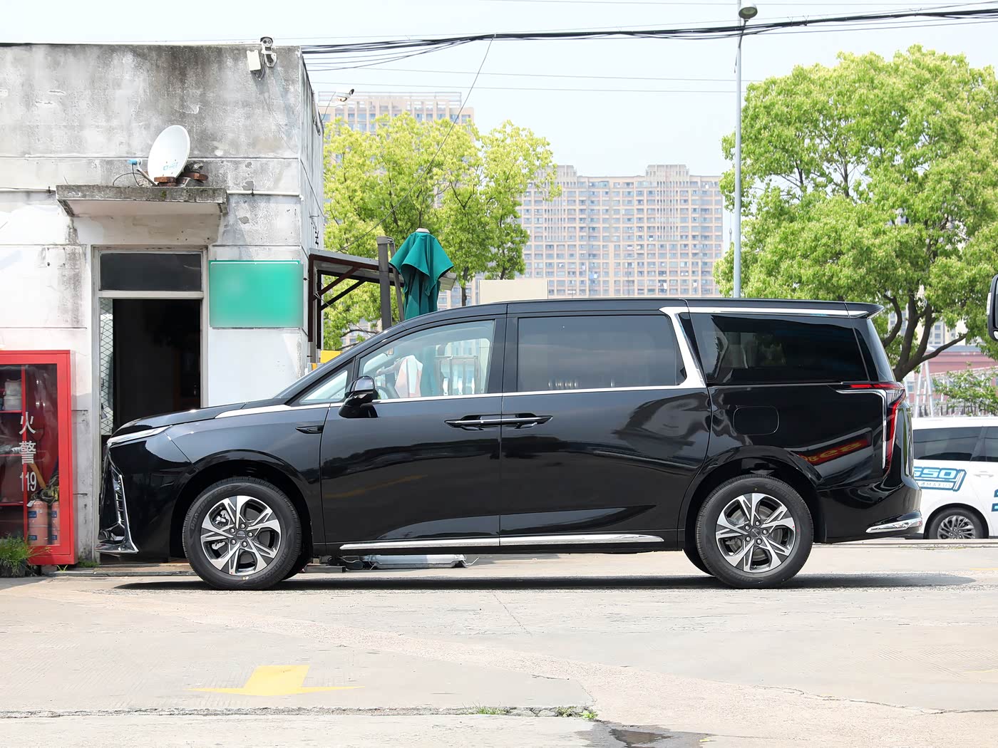 SAIC Maxus G90 2025 Model 2.0T Luxury 7 - Seat Version