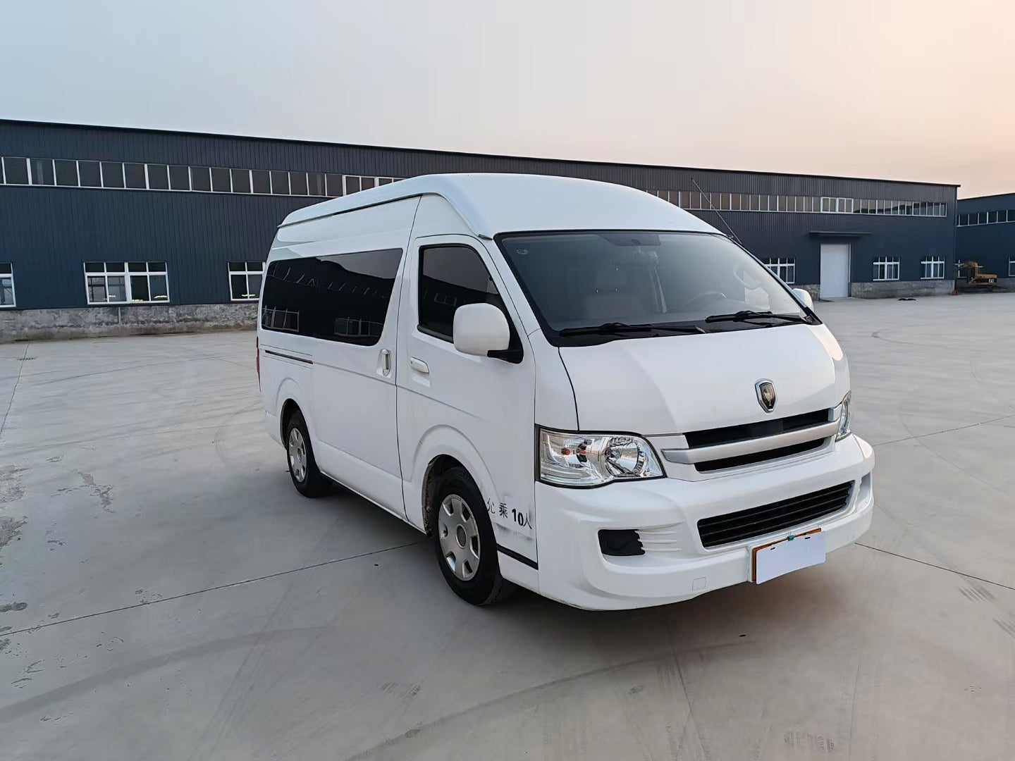 2011 Jinbei Hiace L 2.4L Luxury side view for China car export