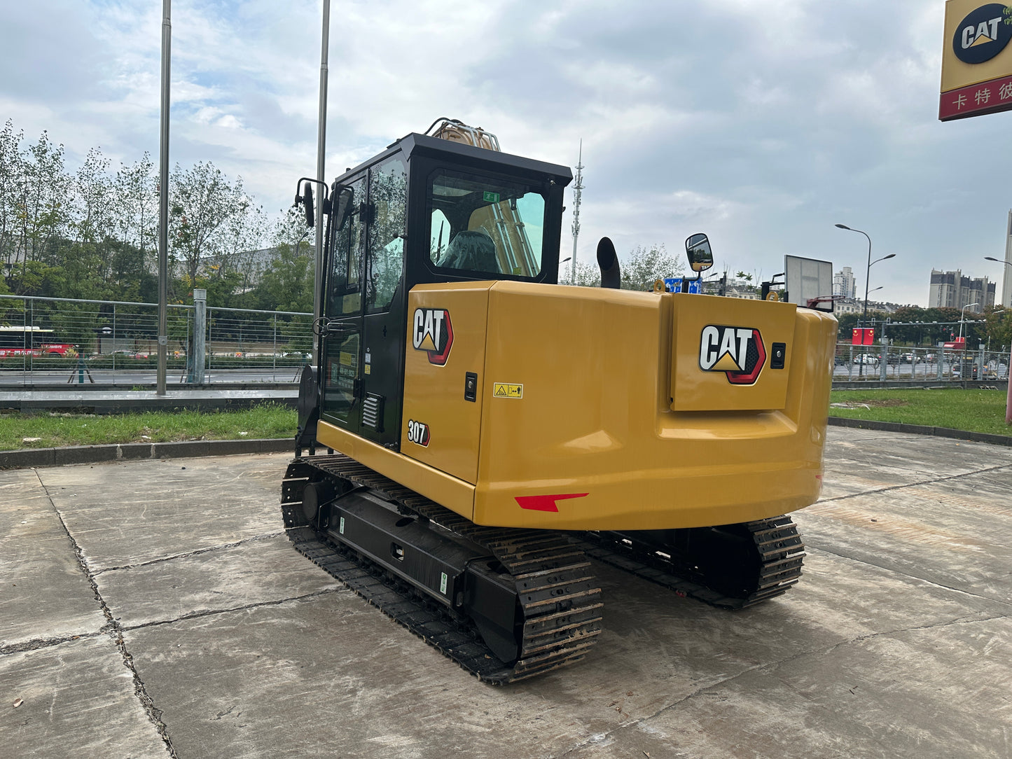 CAT 307 EXCAVATOR