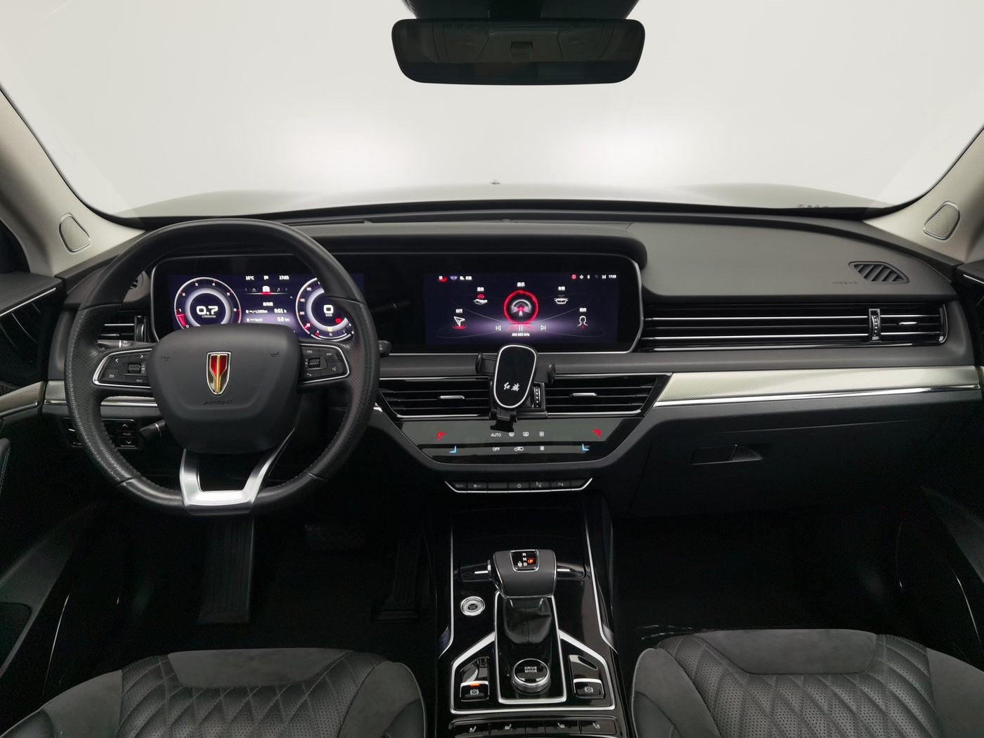 Used Hongqi 2022 HS5 2.0T Intelligent Connected Flagship Enjoyment Edition cargo space for China car export