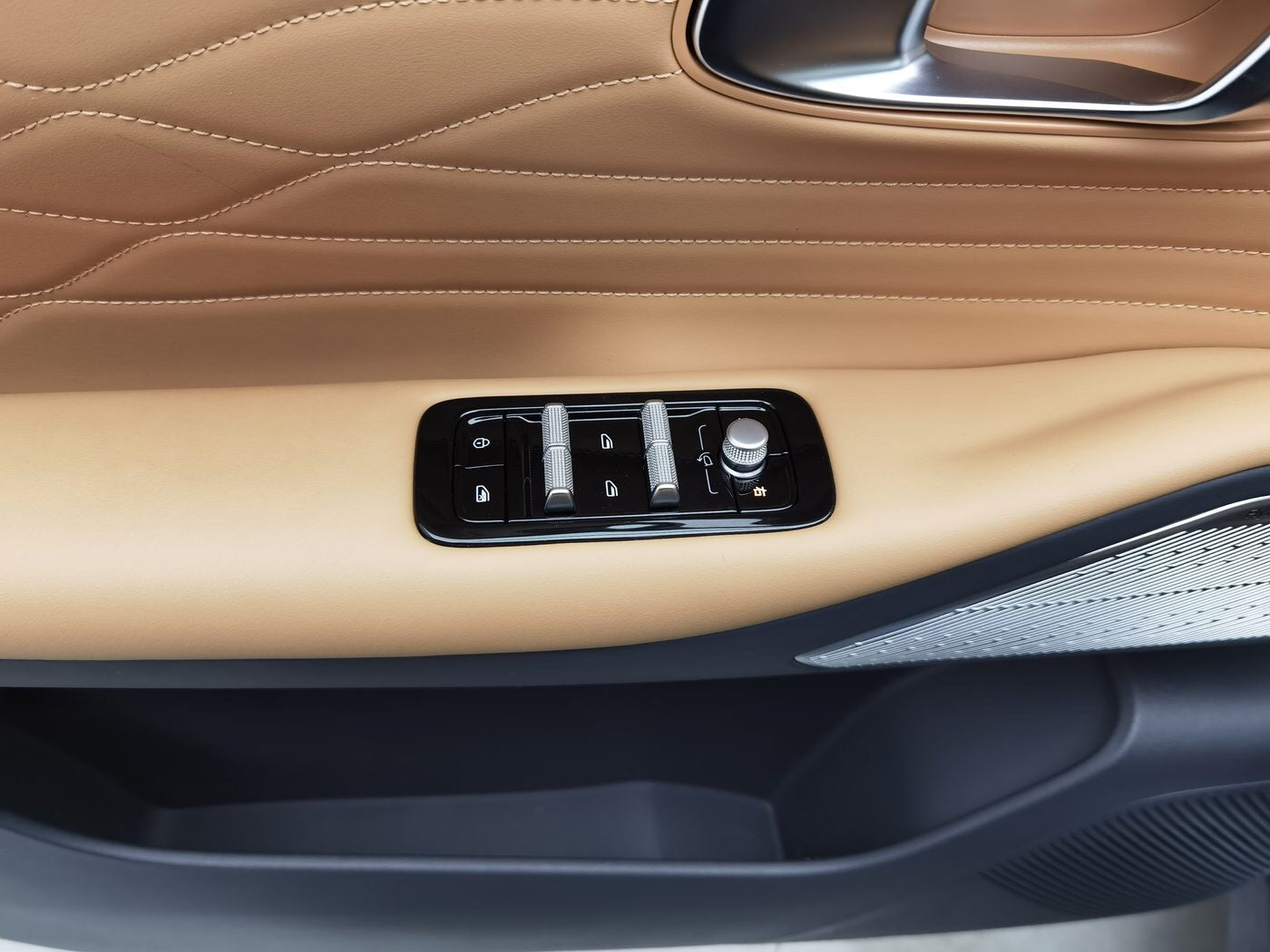 Used Geely Galaxy Starship 7 EM-i 2025 Model Year 1.5L 120km Pilot Edition