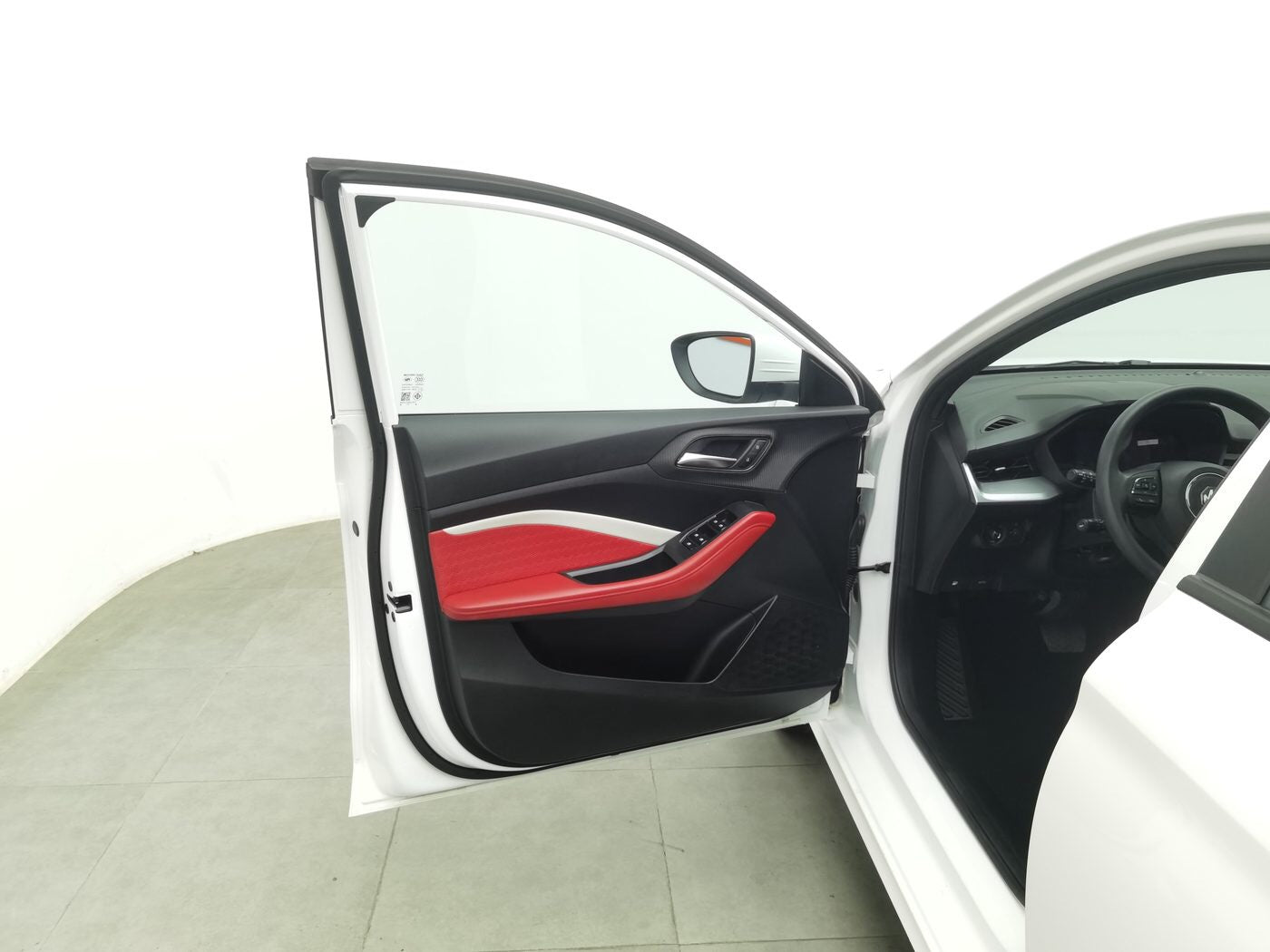 Used MG5 2023 1.5L 180DVVT CVT Luxury Edition cargo space for China car export