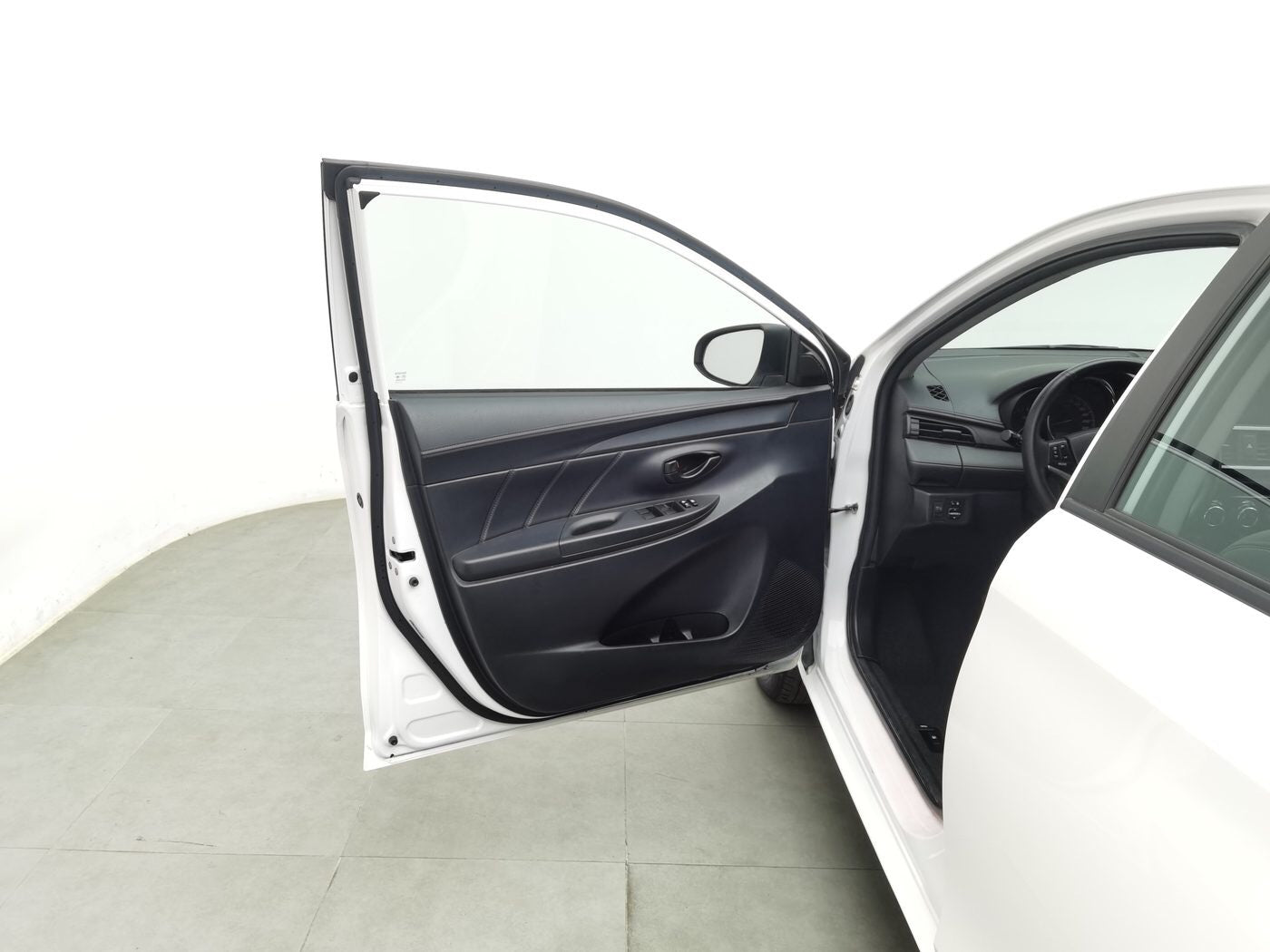 Used Toyota Vios 2021 Model 1.5L Chuangxing Edition dashboard view for China car export