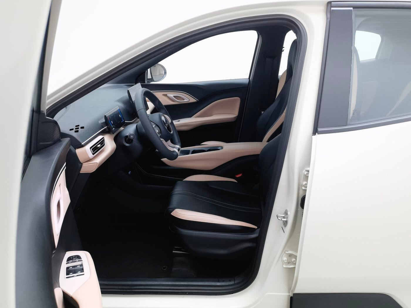 Used BYD Ocean Series Seagull 2025 Model 305km Dynamic Version 4-Seater Pure Electric cargo space for China car export