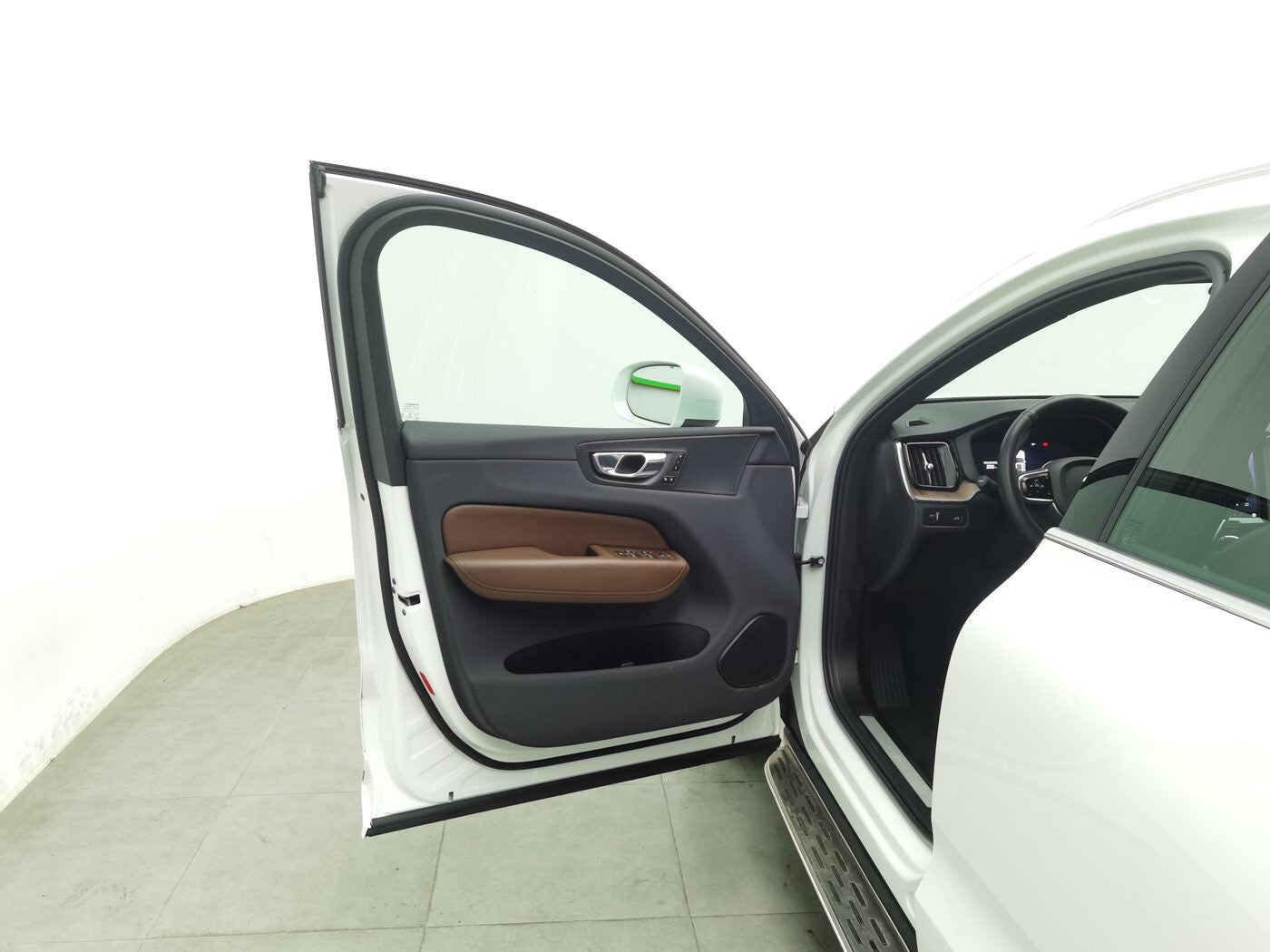 Used Volvo XC60 2022 Model 2.0T B5 Zhiyuan Luxury Edition 4WD