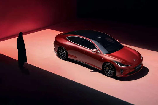 The official images of the new ZHIJI L6 will be officially released in April, featuring a brand-new, striking fiery red color scheme.