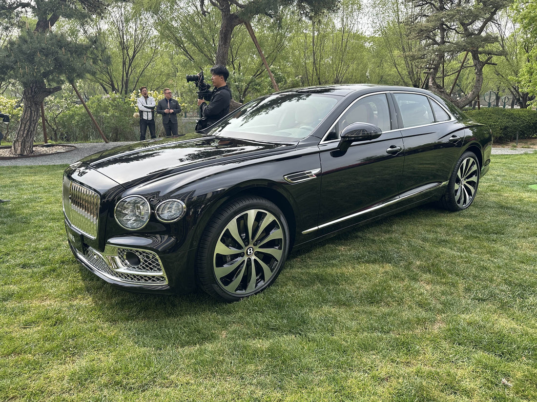 With the Koi-themed car setting off (on its journey), good fortune will naturally follow! Bentley Bentayga Koi Edition and Flying Spur Koi Edition make their debut.