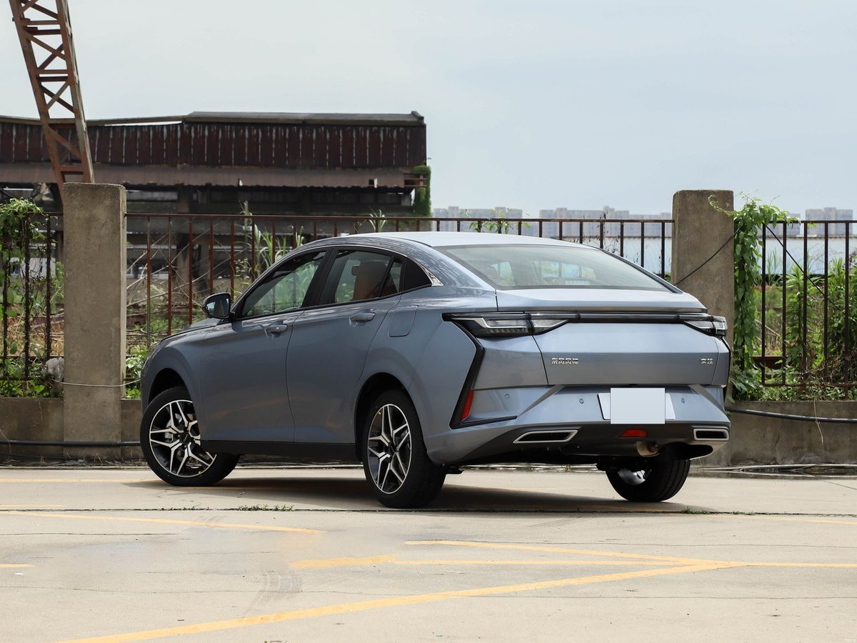 Dongfeng Aeolus Yixuan 2026 - exterior reference image 3