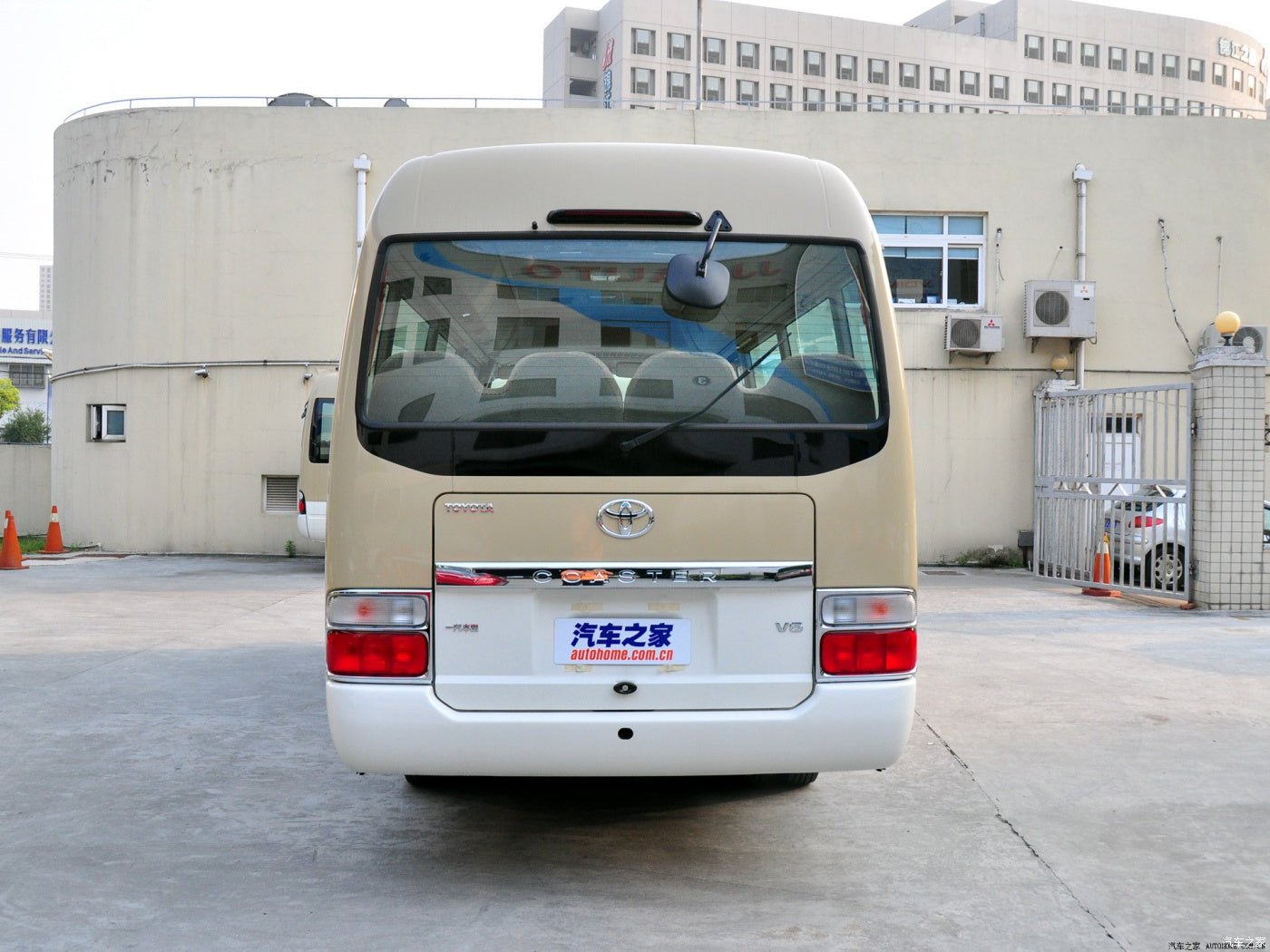 Toyota 2013 model Coaster 4.0L Gasoline Deluxe Version with 20 Seats (6GR)