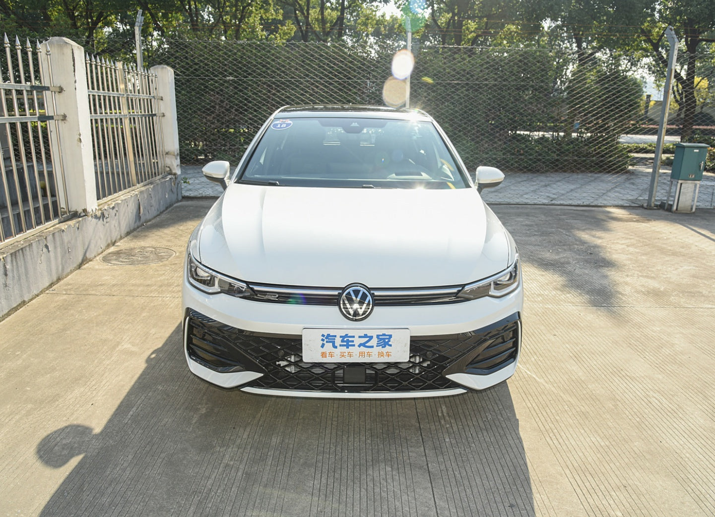 Volkswagen Golf 2025 Model 300 TSI R-Line