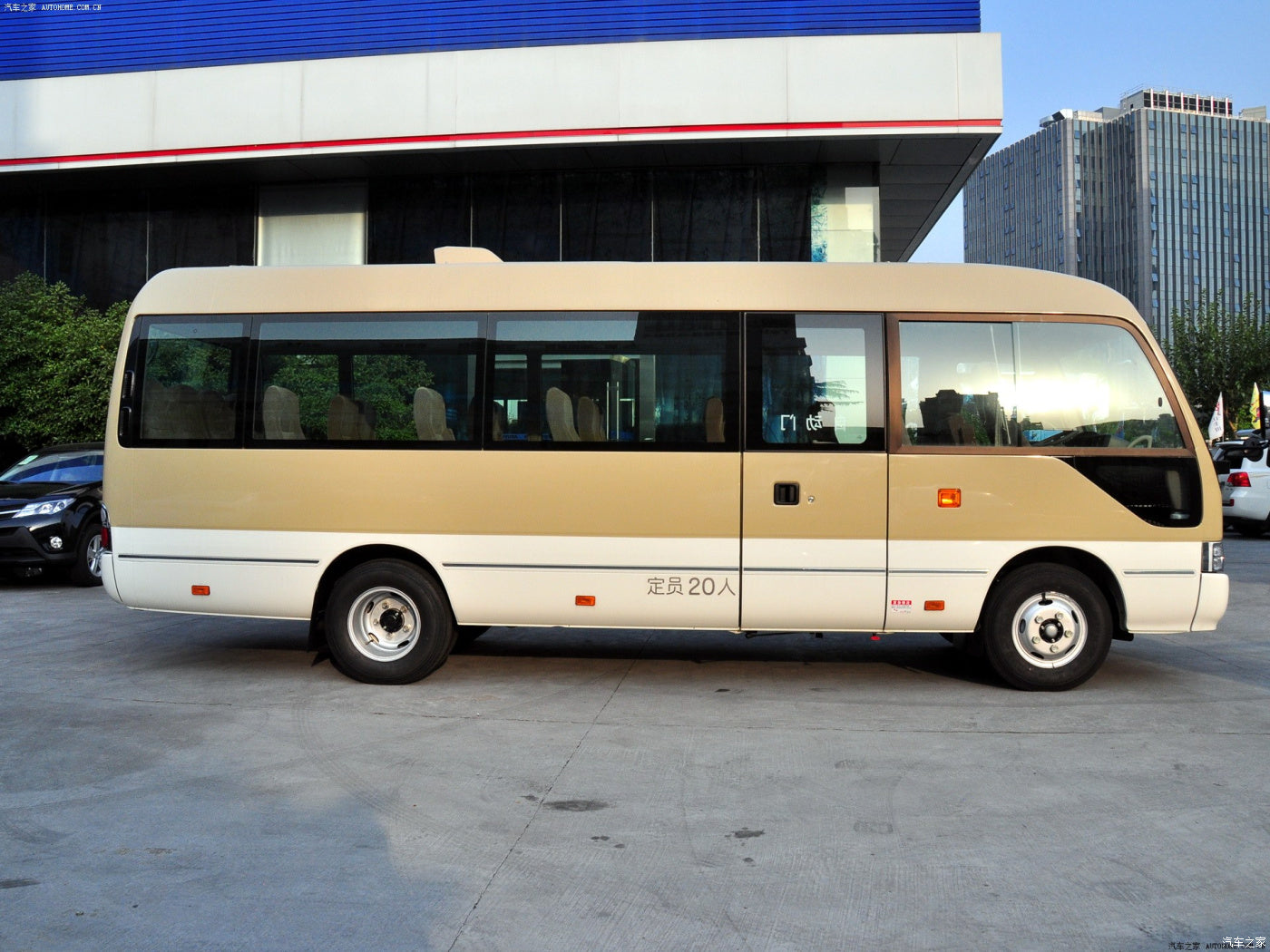 New Toyota coaster 4.0L 20 SEAT 9GR side view for China car export