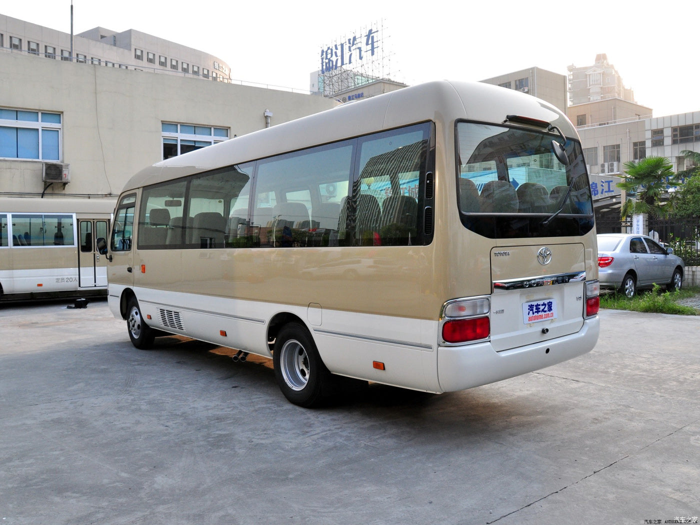 Toyota 2013 model Coaster 4.0L Gasoline Deluxe Version with 20 Seats (6GR)