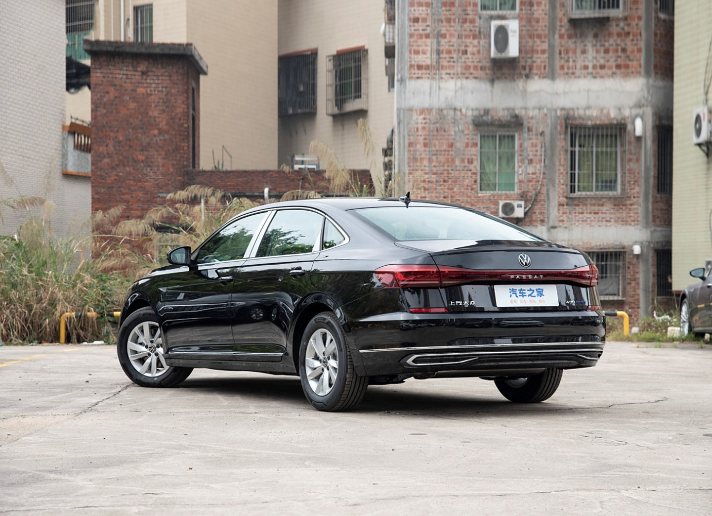 Volkswagen Passat 2023 430 PHEV Luxury Hybrid Edition