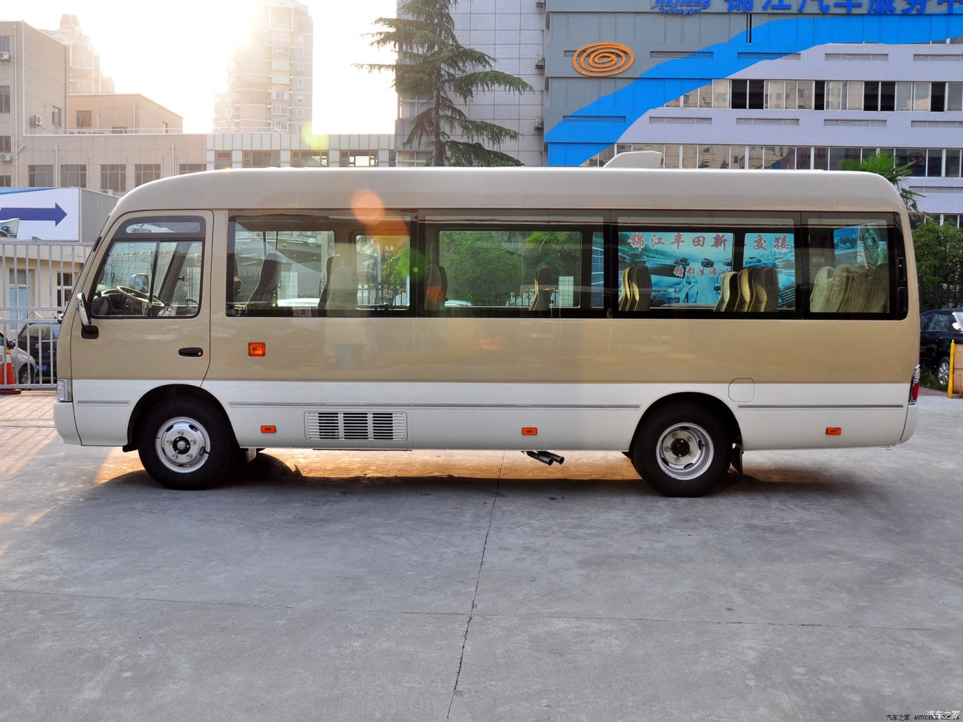 New Toyota coaster 4.0L 20 SEAT 9GR interior photo for China car export