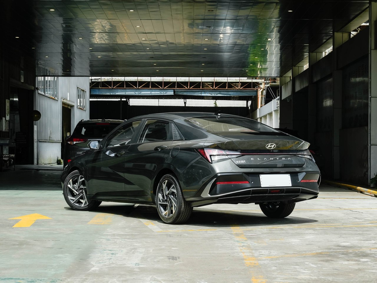 Hyundai Elantra 2026 - exterior reference image 3