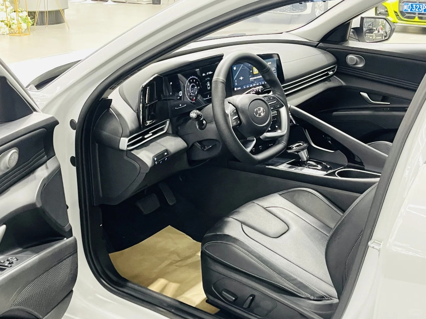 Used 2023 Hyundai Elantra 1.5L CVT LUX Premium Edition interior photo for China car export