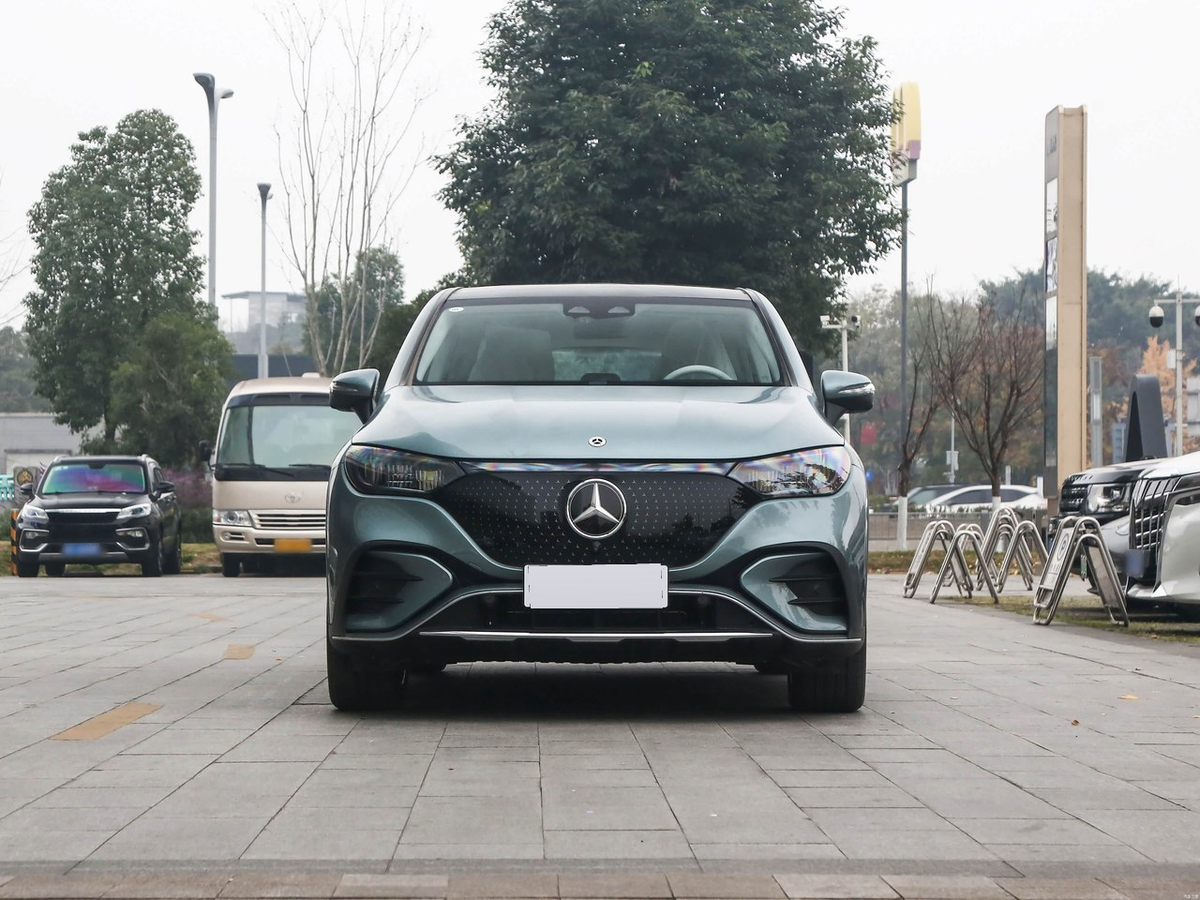 Mercedes-Benz EQE SUV 2026 - exterior reference image 2
