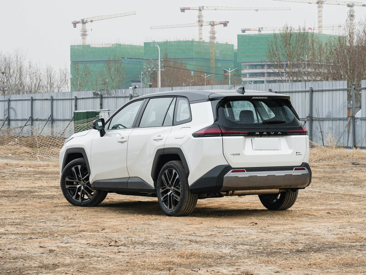 Toyota RAV4 2026 - exterior reference image 3