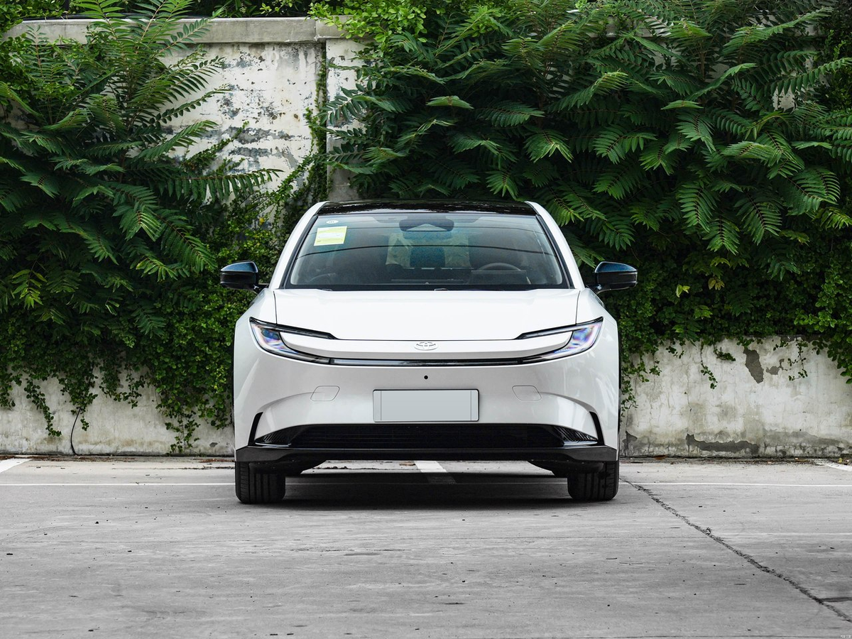 Toyota bZ5 2027 - exterior reference image 2