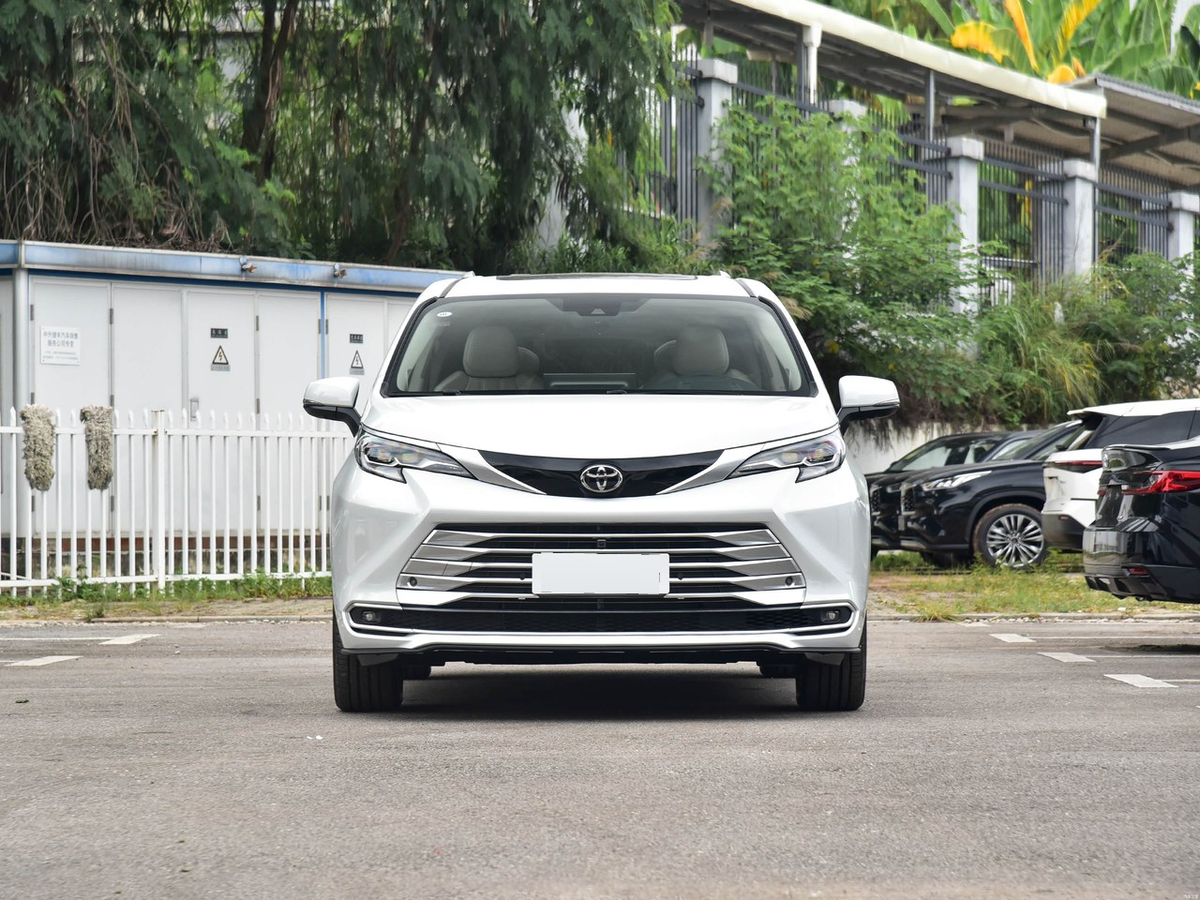 Toyota Sienna 2027 - exterior reference image 2